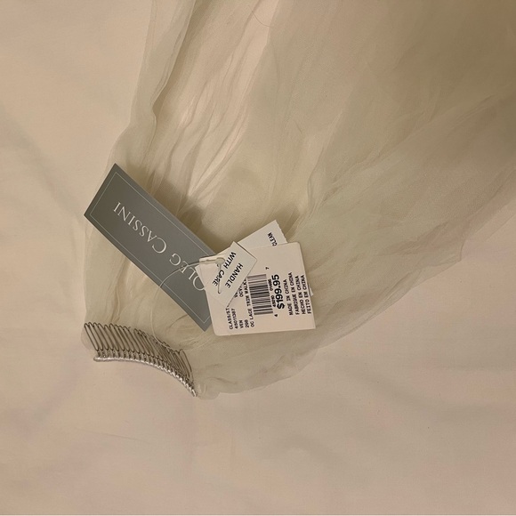 Oleg Cassini brand new wedding veil and headpiece. - Picture 2 of 7